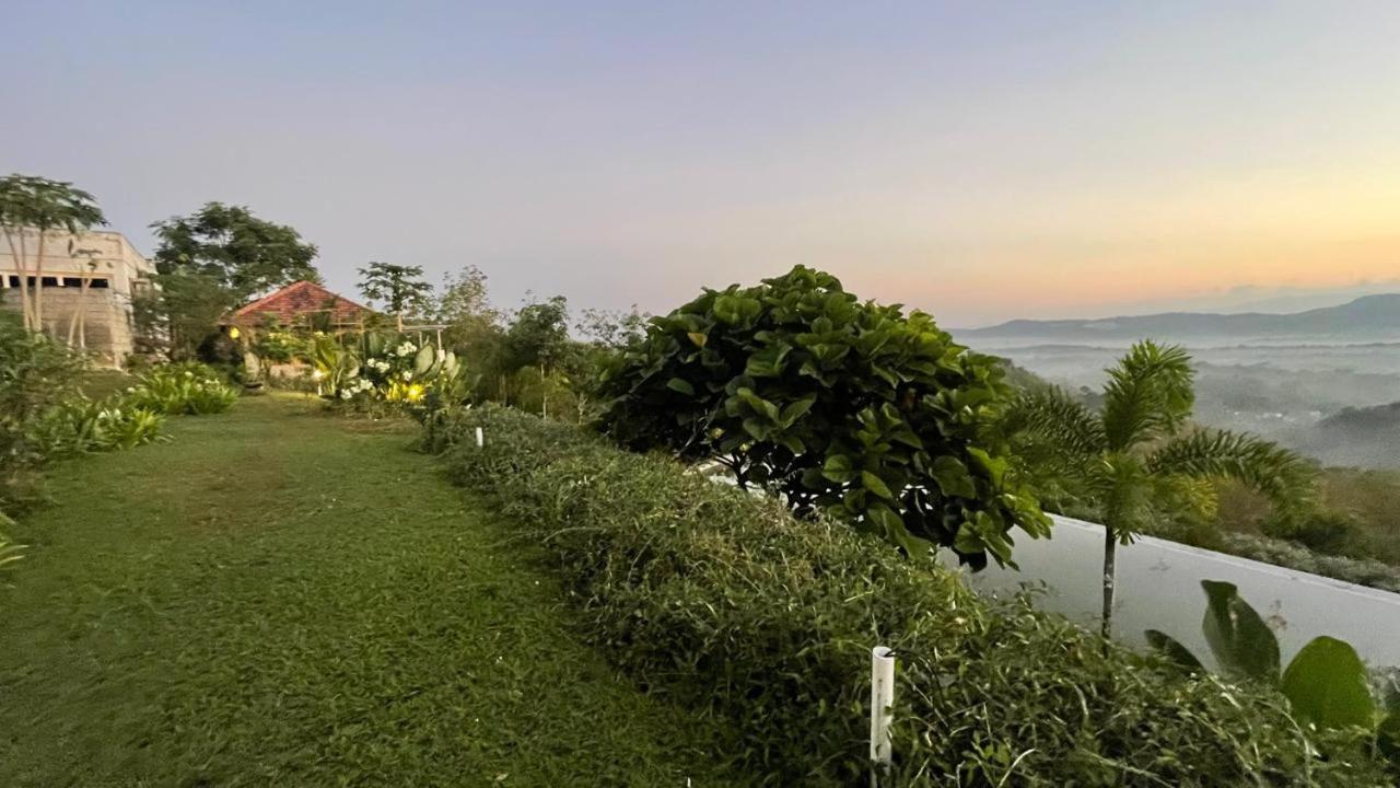 Hotel Antharyamin Thiruvananthapuram Esterno foto